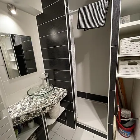 Au Coeur De La Station Avec Terrasse Ensoleillee Et Proximite Commerces Et Pistes - Fr-1-787-30 *